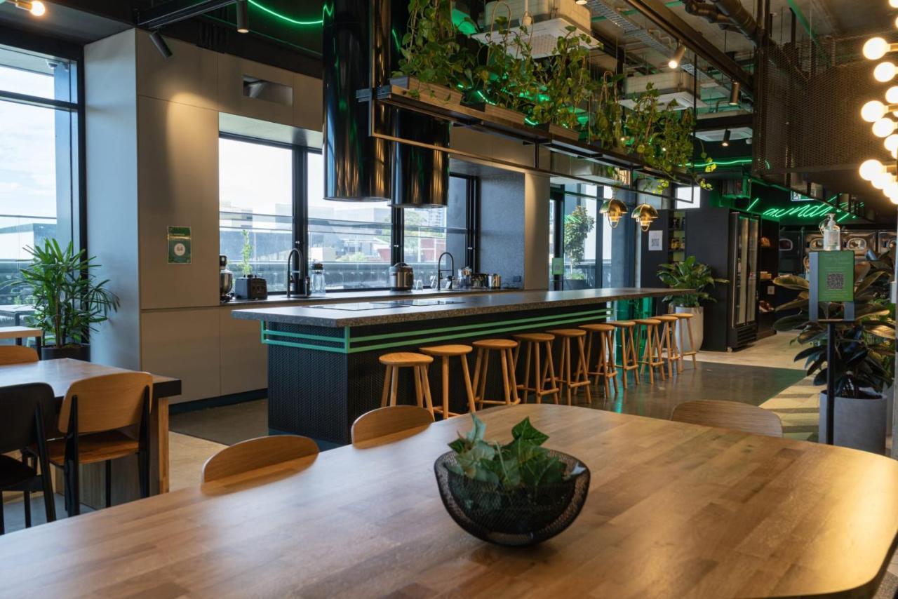 Modern Co-Living Apartments In Perth Central Exteriör bild